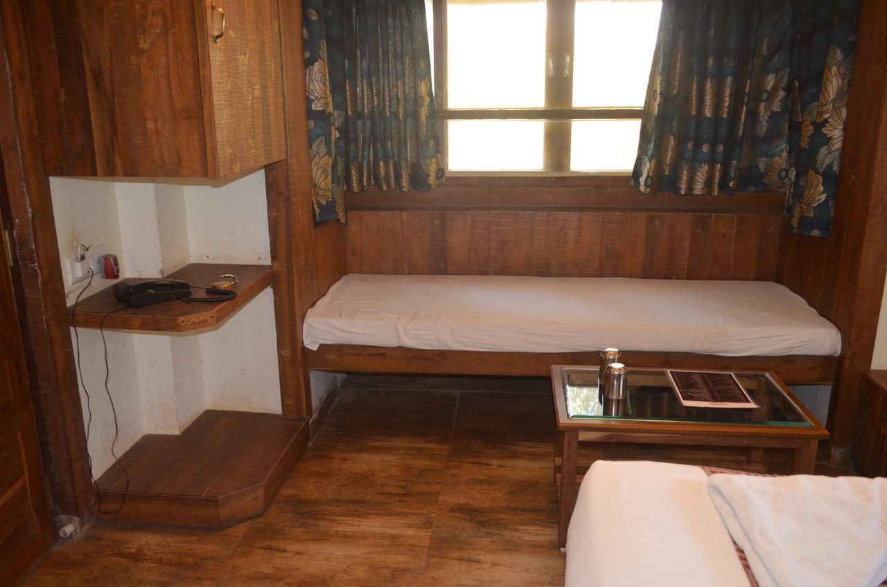 Kaular Atithis Grand Kokan Resort Ganpatipule Exteriör bild