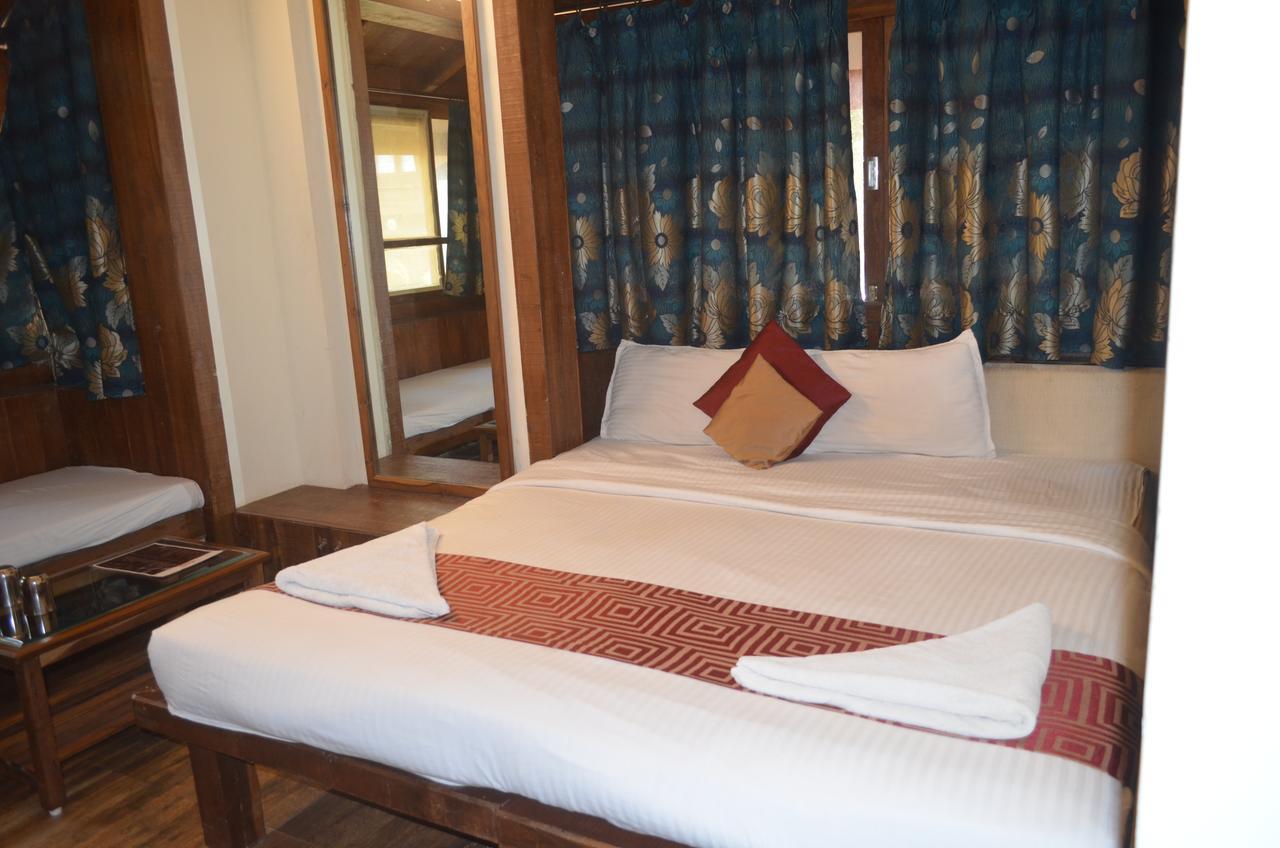 Kaular Atithis Grand Kokan Resort Ganpatipule Exteriör bild