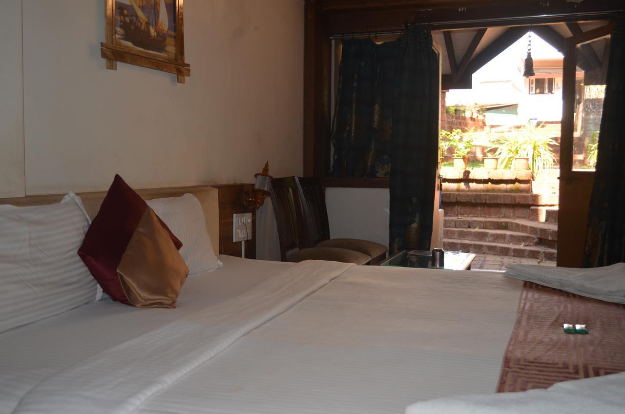 Kaular Atithis Grand Kokan Resort Ganpatipule Exteriör bild
